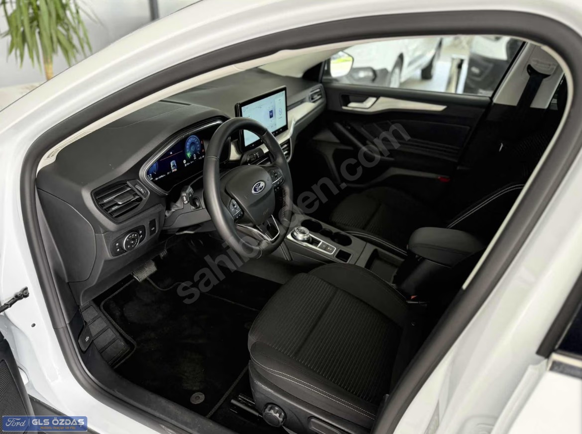 FORD FOCUS TİTANİUM X %20 FATURALI 2025 MODEL